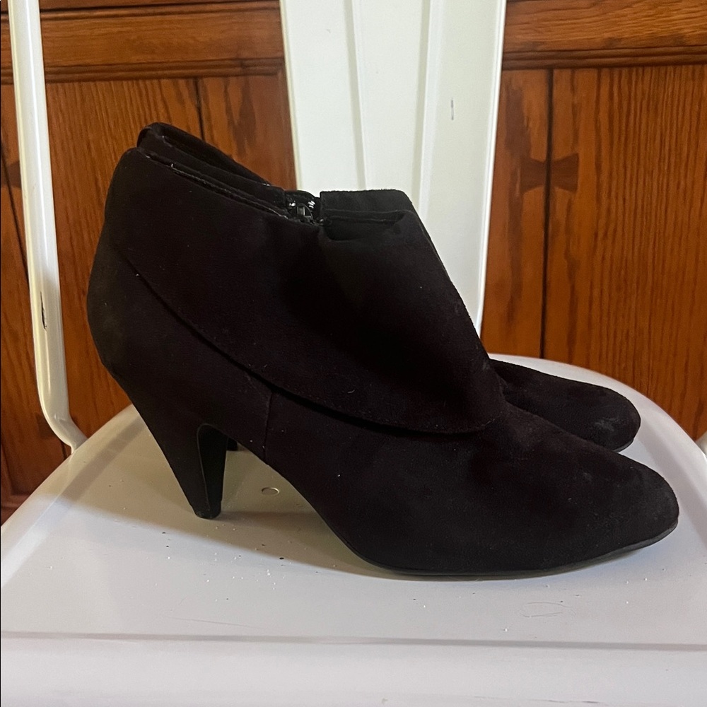 Fioni black heeled bootie
